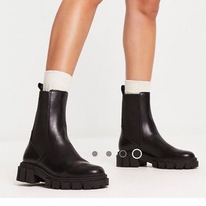 Chunky sleek Chelsea boots